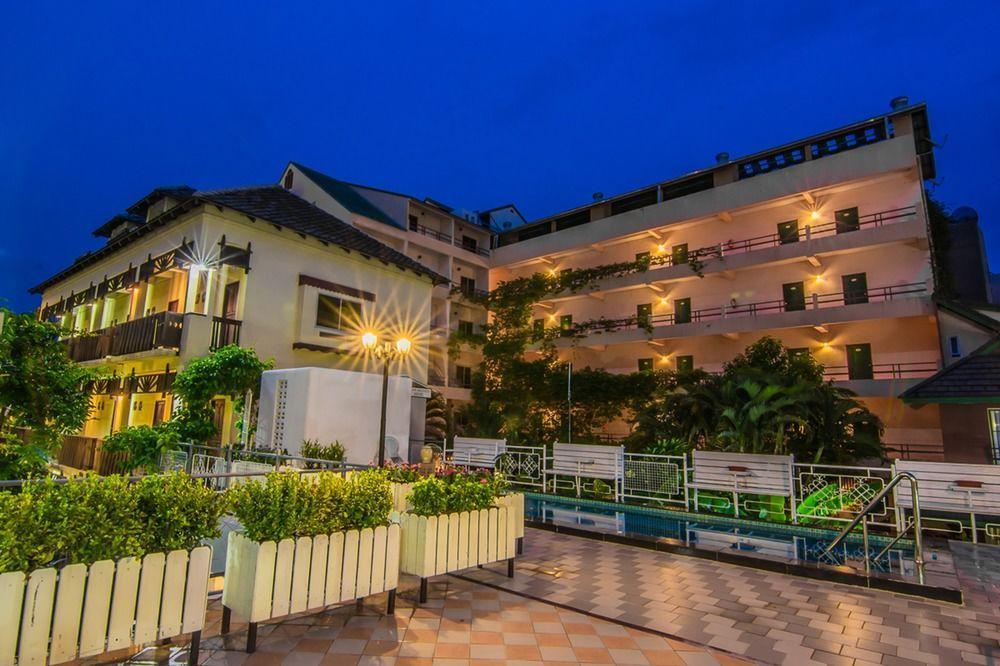 Sutus Court 3 Hotel