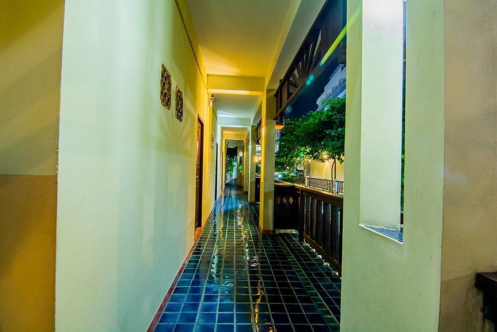 Sutus Court 3 Hotel