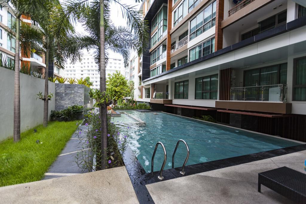 Apartment Urban Condominium *