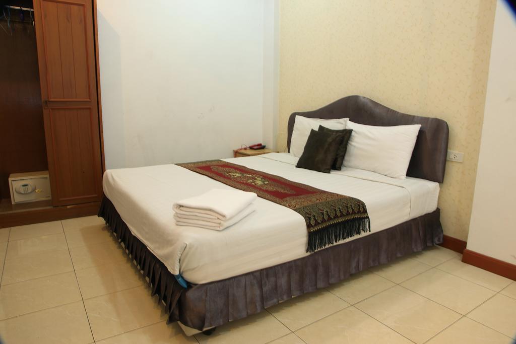 Arya Hotel