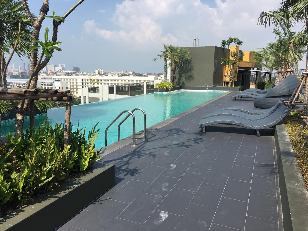 The Chezz By Apple & Frank Apartment *