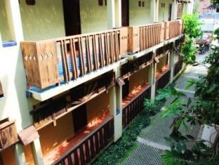 Sutus Court 2 Hotel