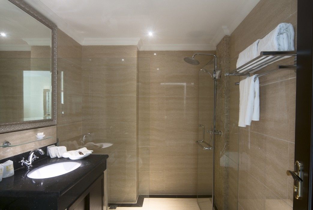 Hotel Lk Royal Wing