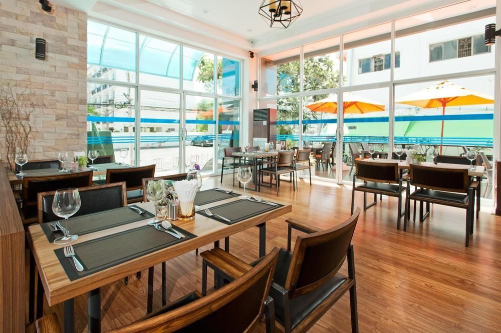 Adelphi Hotel