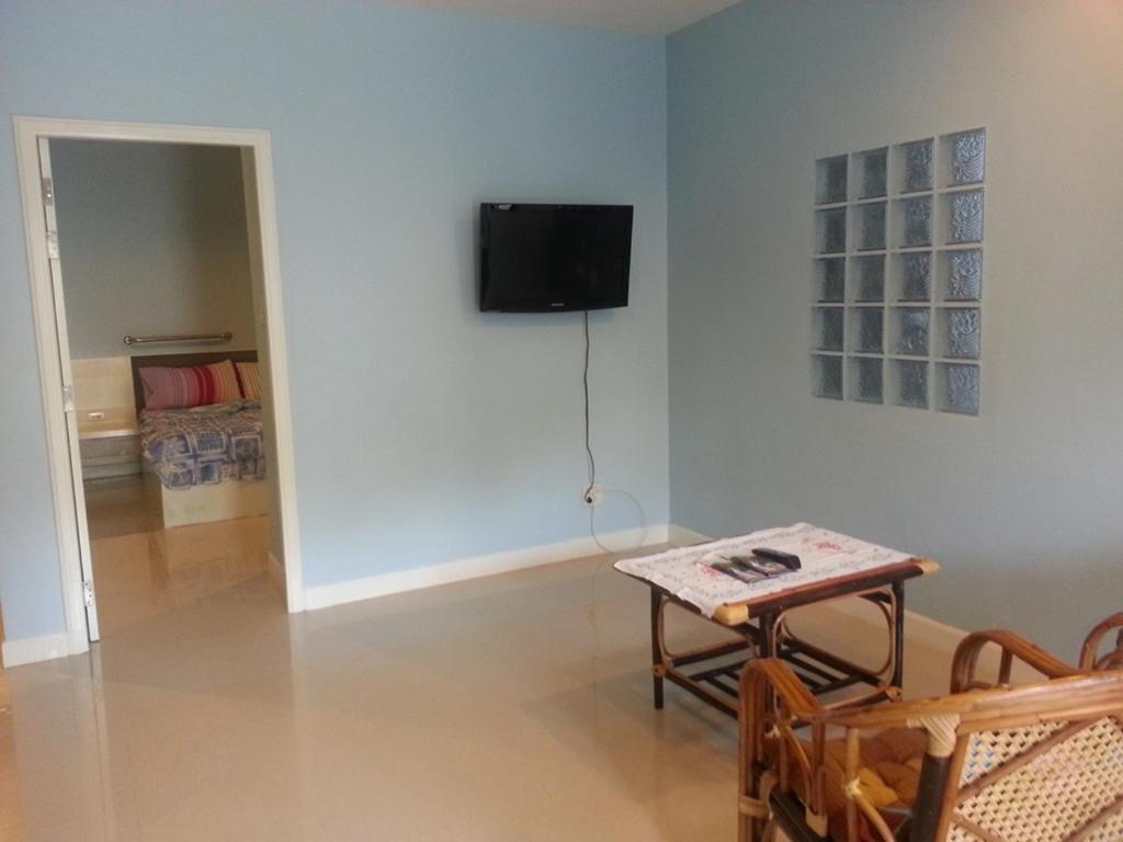 Yiasu Apartment