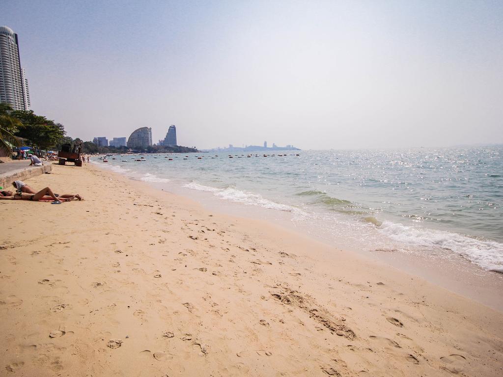 Naklua Pool By Sunny