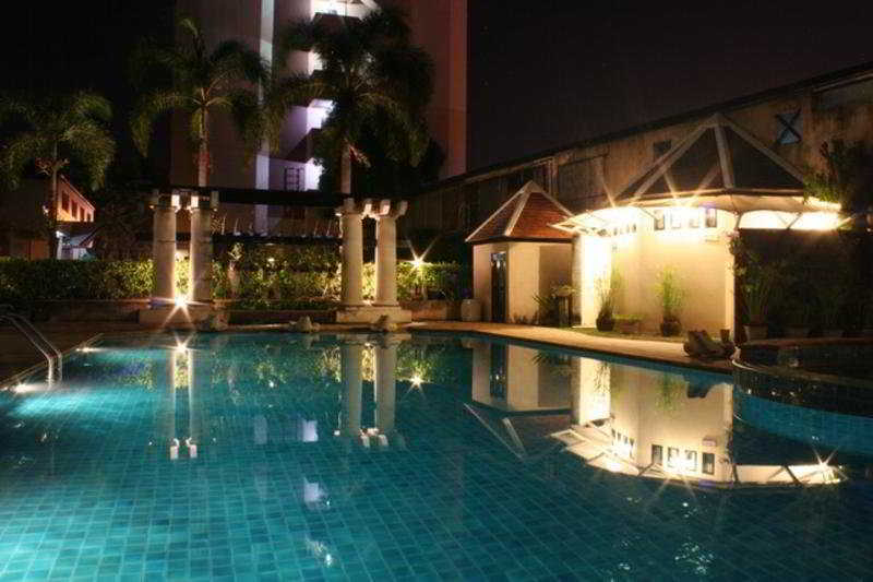 Lantana Pattaya Hotel & Resort Hotel 4*