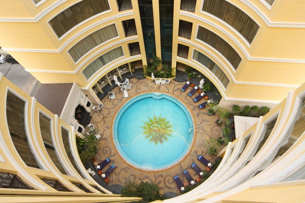 Four Seasons Place 4*
