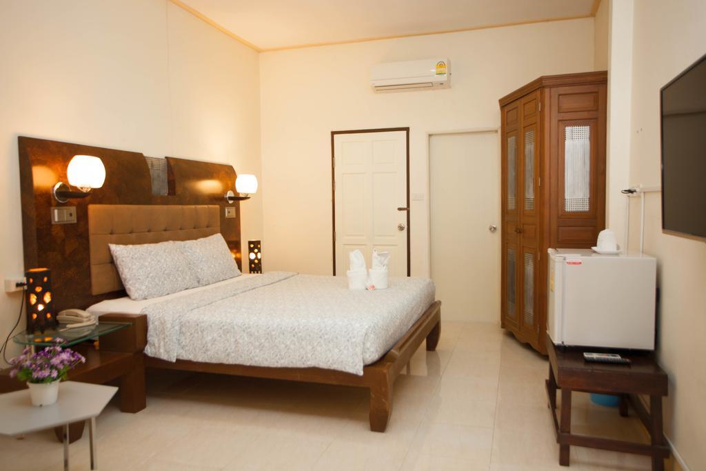 Lotusland Resort Pattaya
