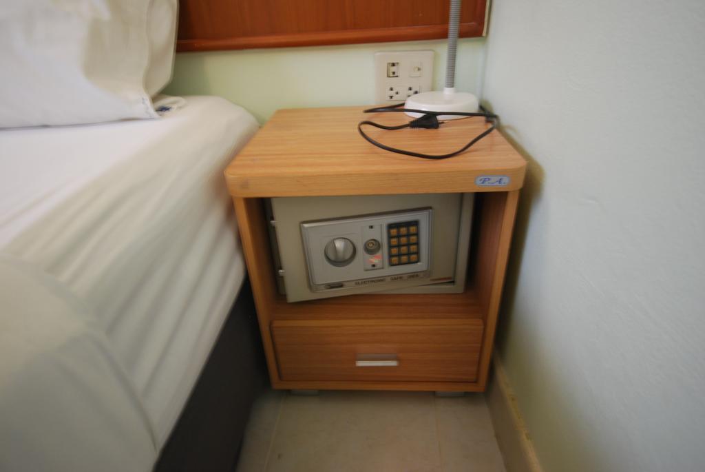Kingfisher House & Bar Guest house