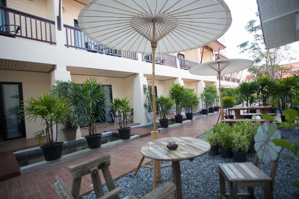 Lotusland 3*