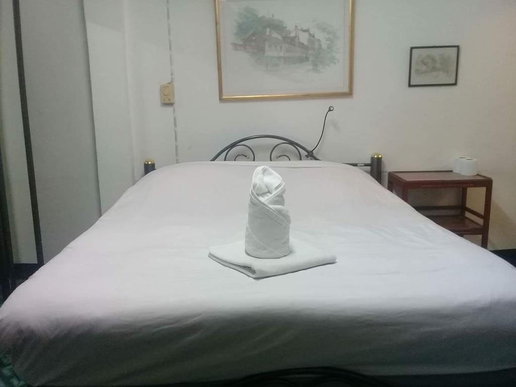 Scandalic Restaurant And Golf Guest house *