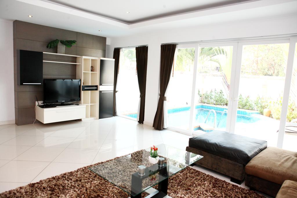Hidden Palm Pool