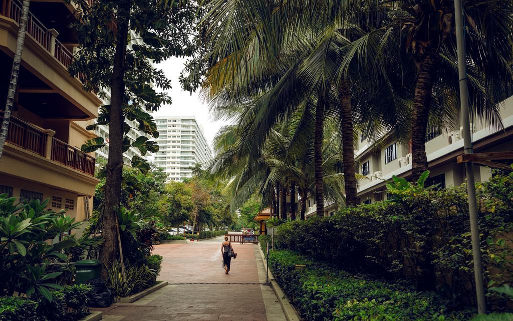 Apartment Condominum In Jomtien With Sea View, Balcony And Free Wifi Pattaya