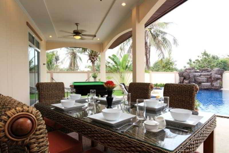 The Chase & Foxlea Villa
