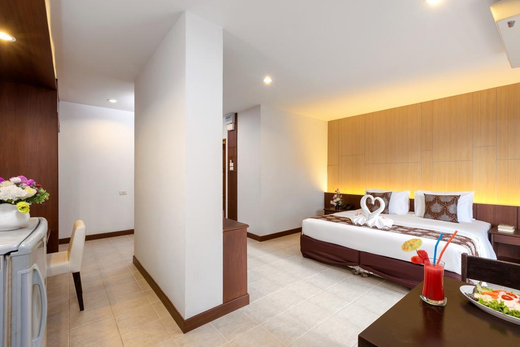Holiday 4*