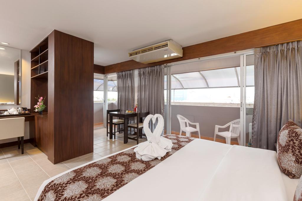 Holiday Hotel