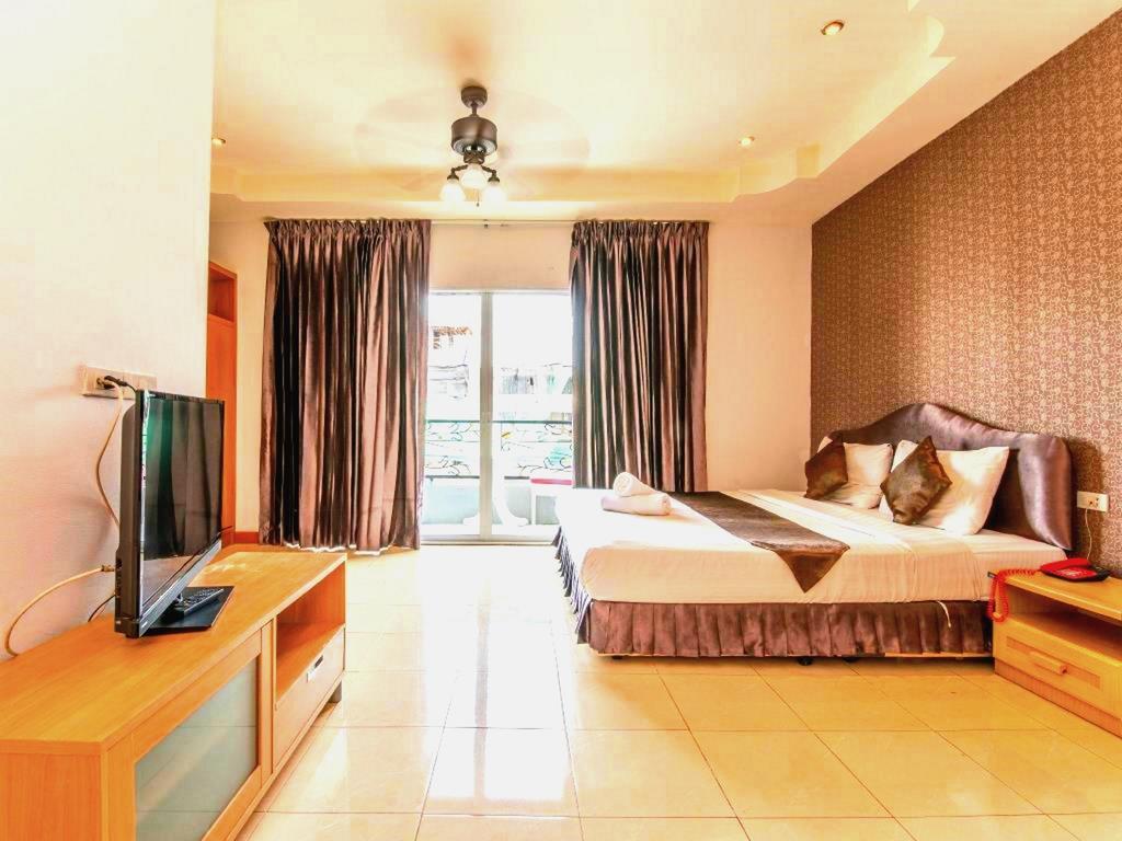 Arya Hotel