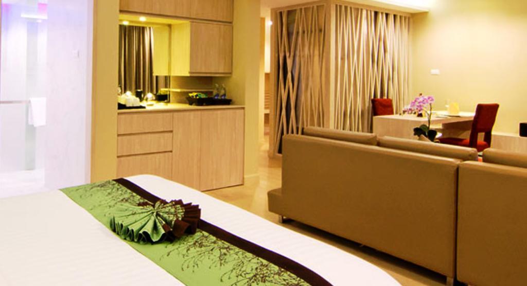 Hotel The 