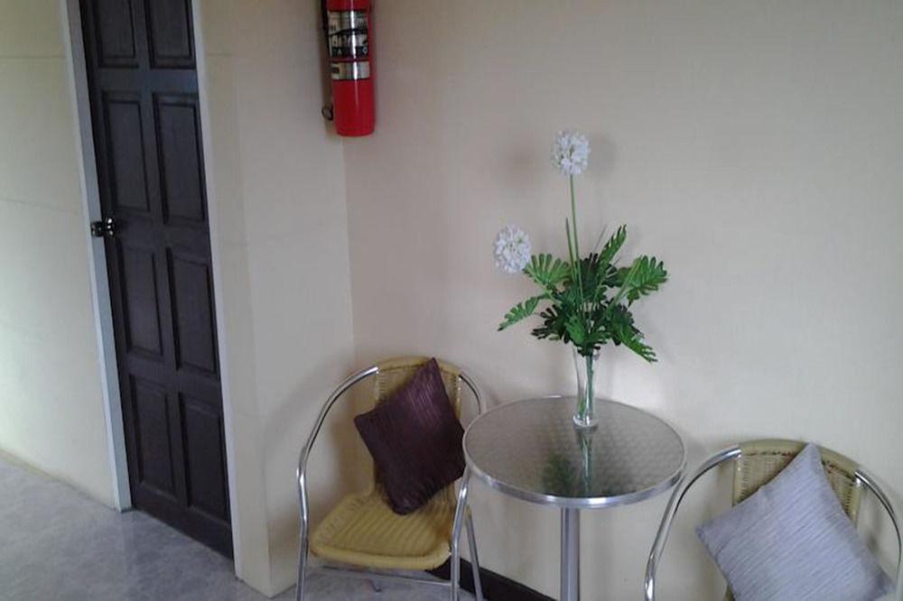 Hotel At Center & Motorbike *