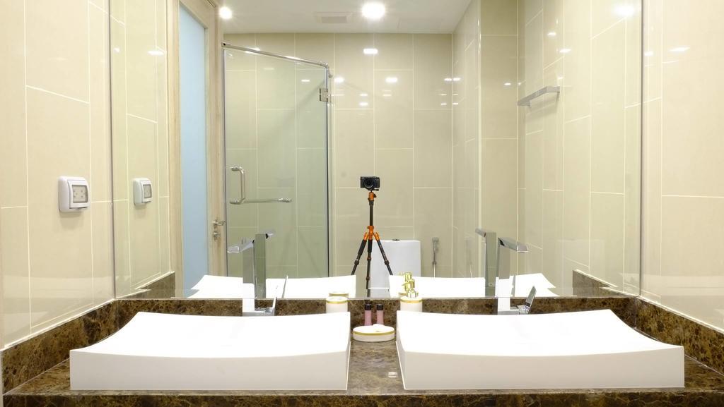 Peak Tower In Phatumnak *