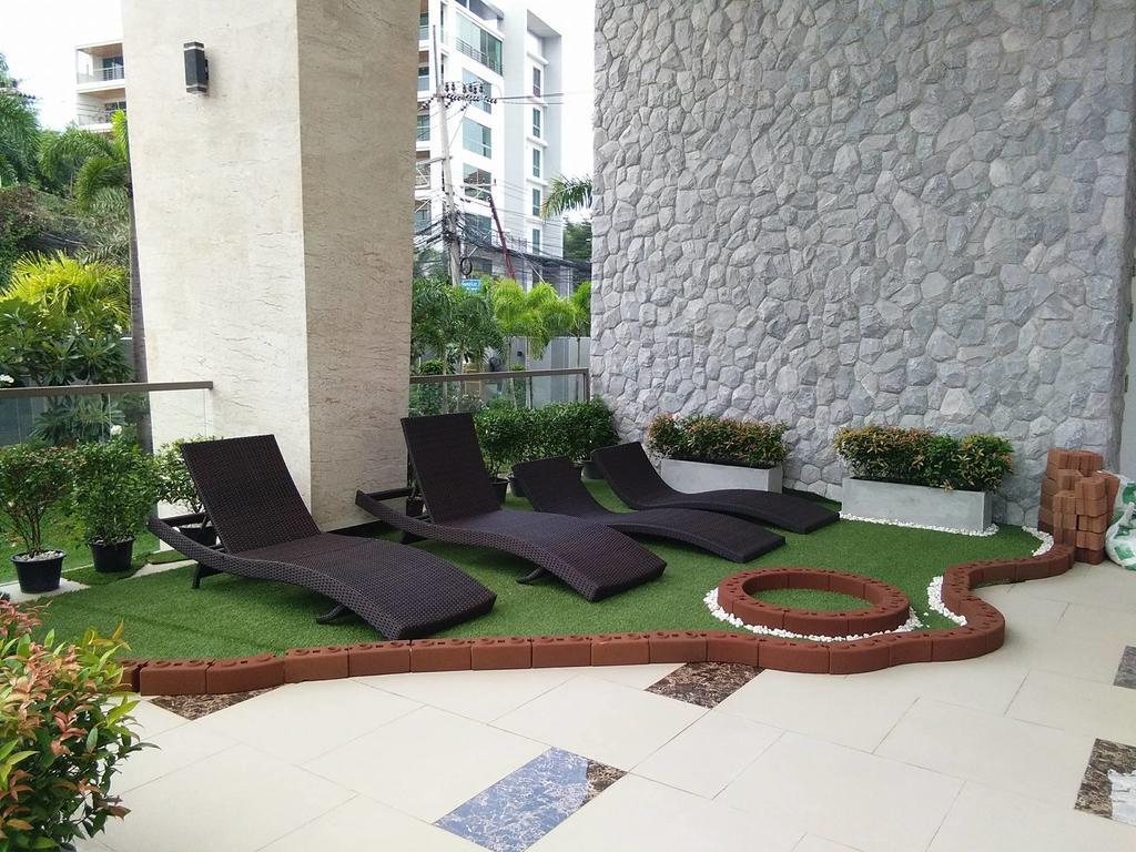 Peak Tower In Phatumnak * Pattaya