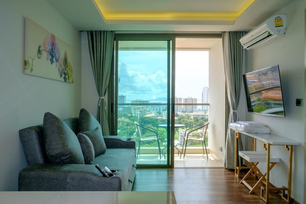 Peak Tower In Phatumnak