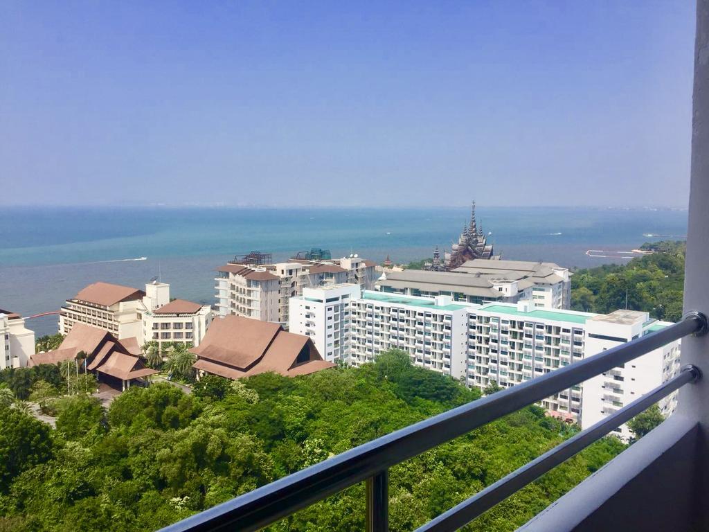 Apartment R-con Wongamat Pattaya