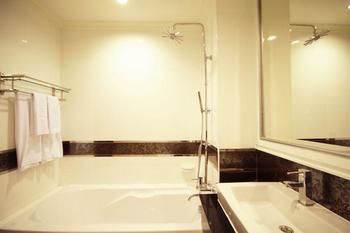 Hotel Lk Premier