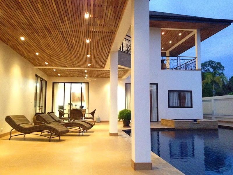 Phoenix Lakeside Pool Pattaya