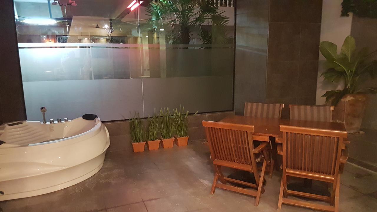 Hotel East 3*