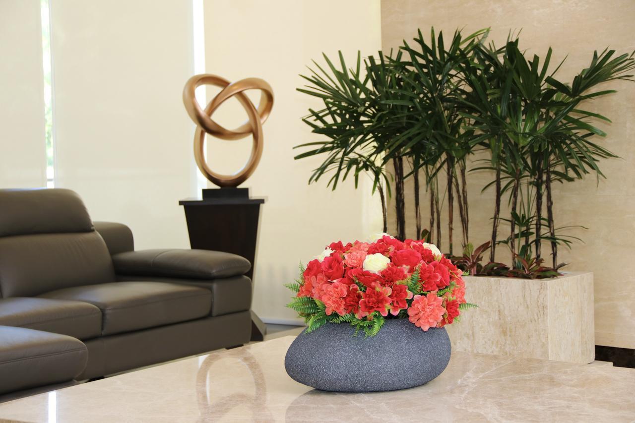 Apartment The Peak Towers Sea View