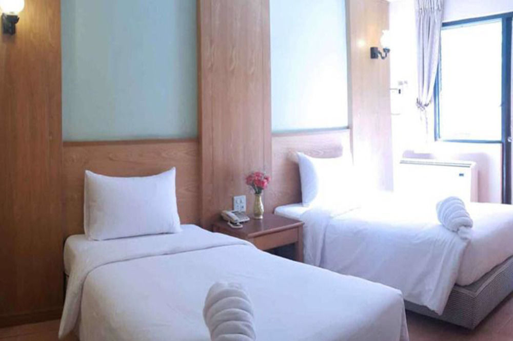 Hotel At Nine