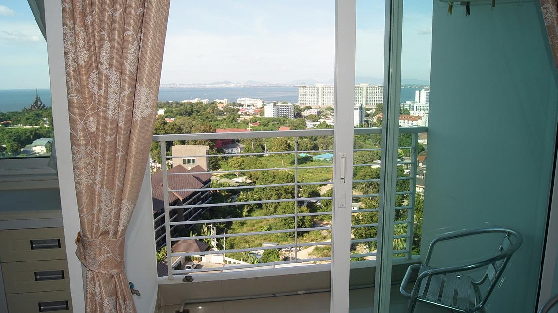 Ad Hyatt Condominium