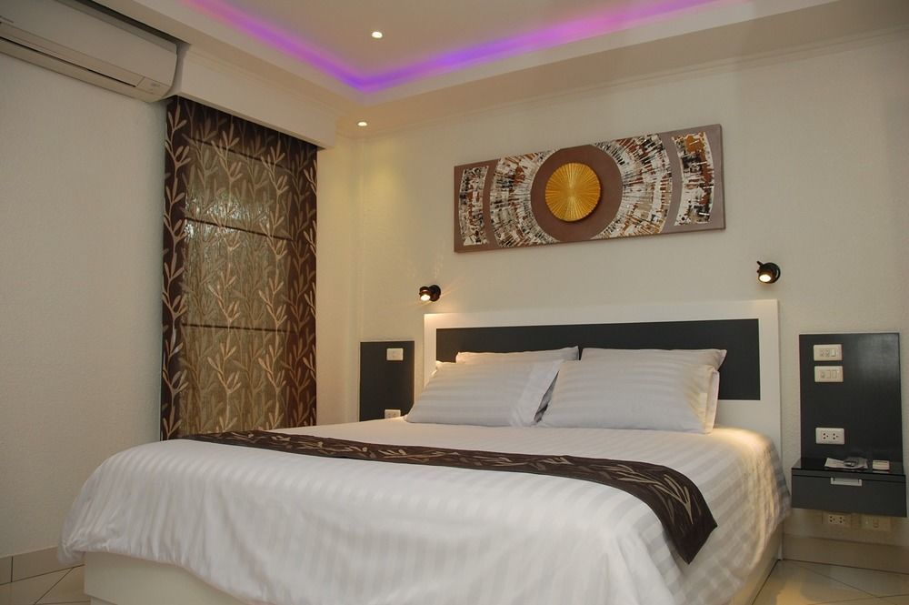 Sirikarn & Luxury 3*