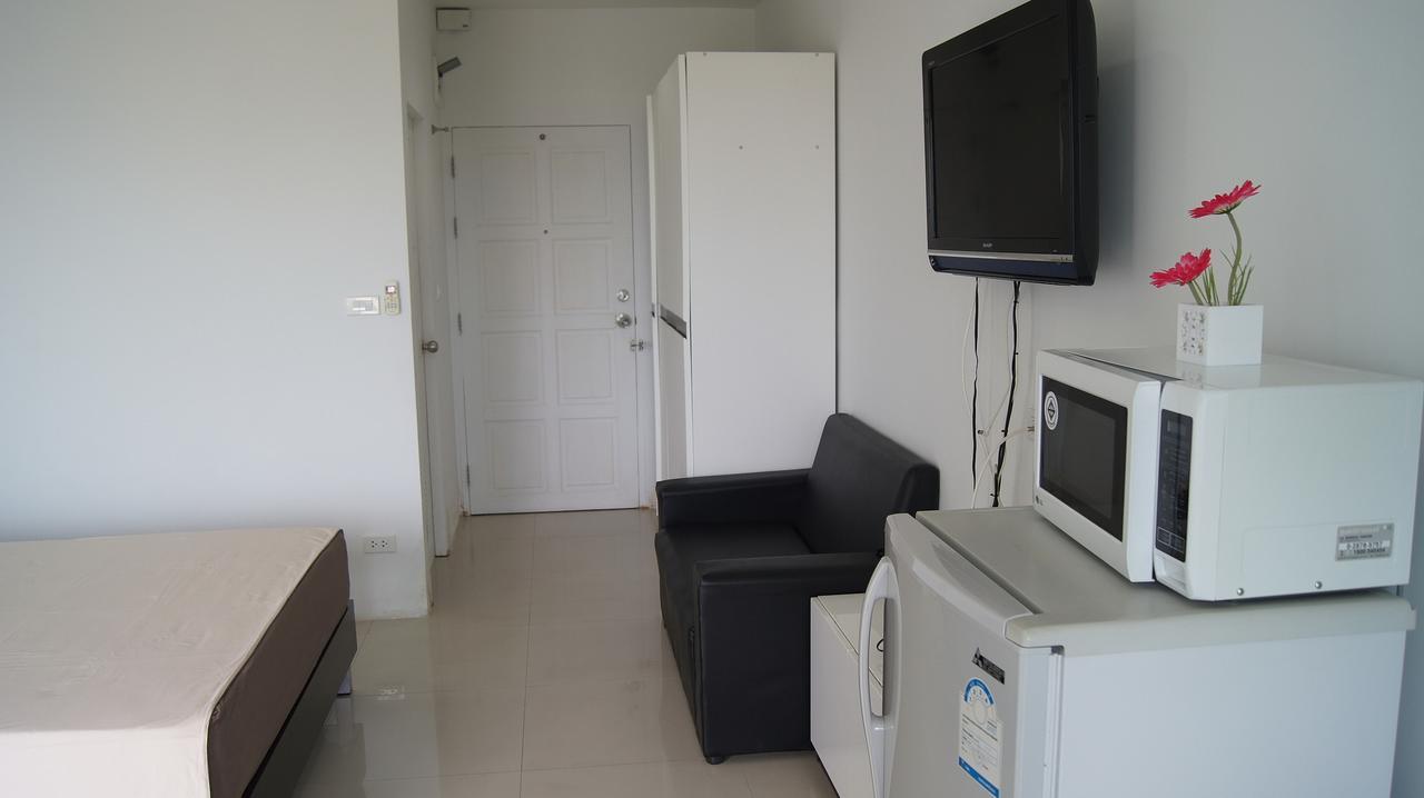 Ad Hyatt Condominium