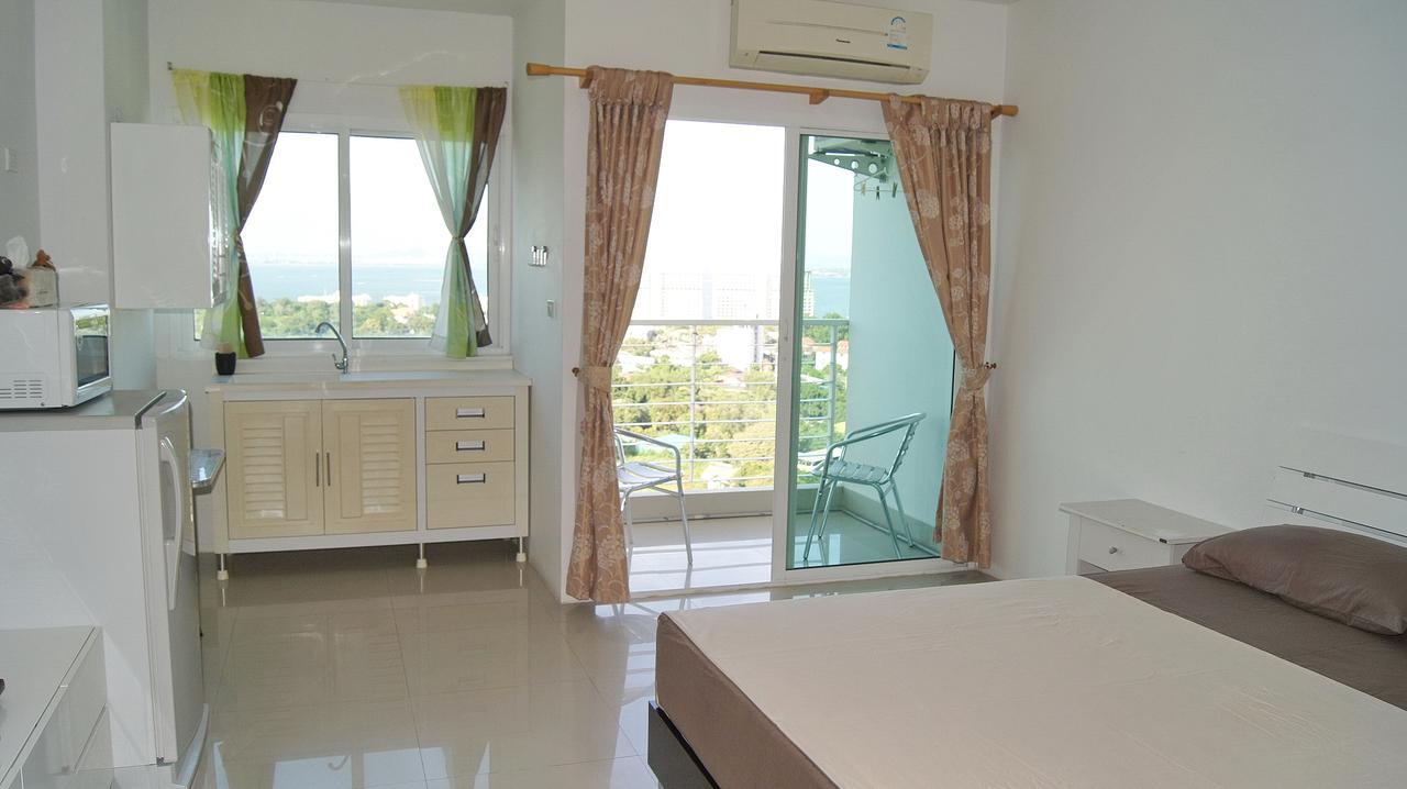 Apartment Ad Hyatt Condominium