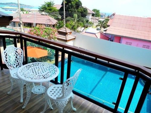 Bee Orchid Pool Pattaya