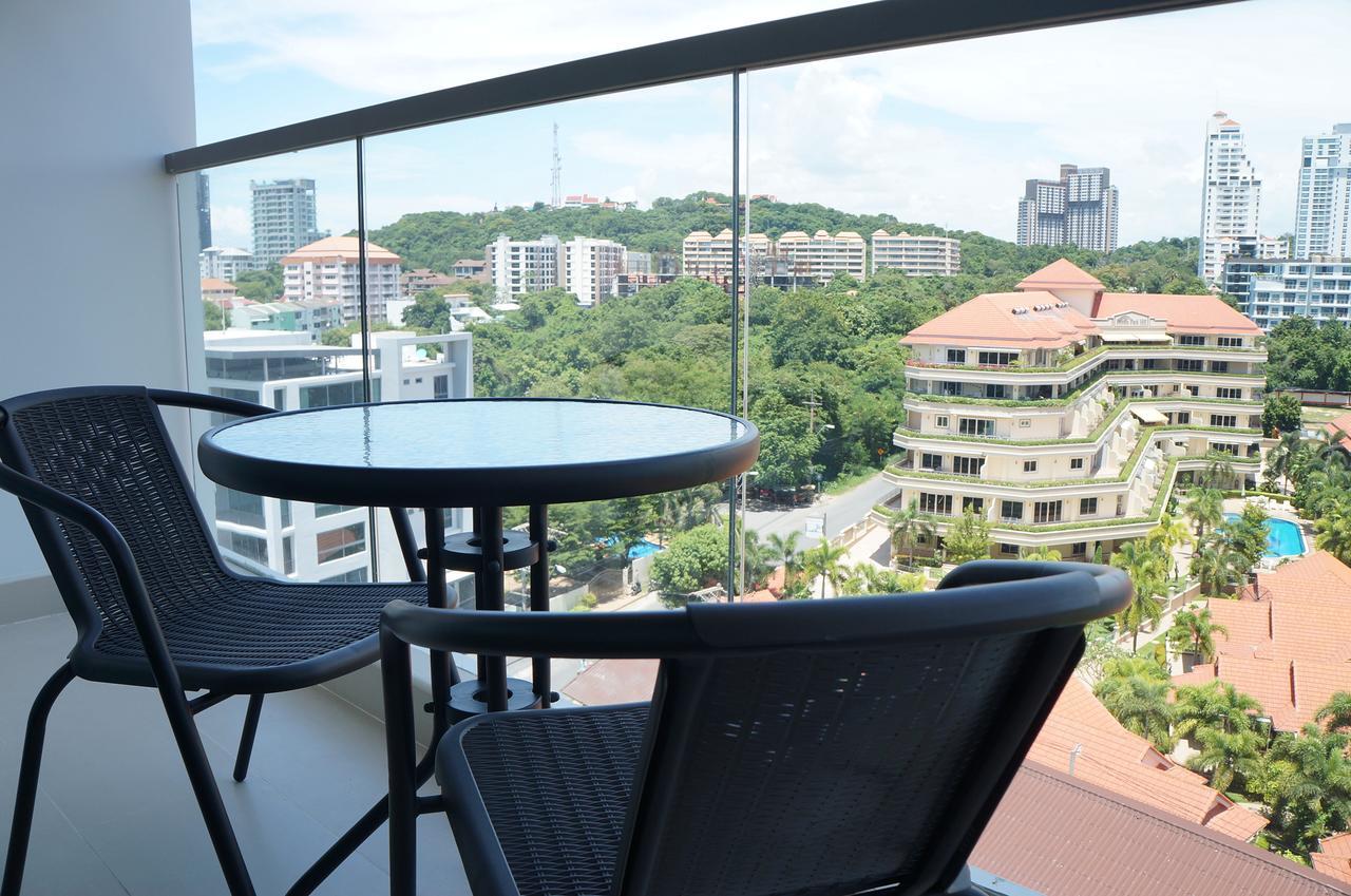 Hill & Sea View In Peak Tower *