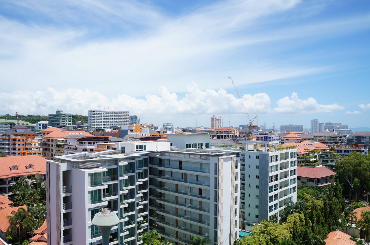 Hill & Sea View In Peak Tower *