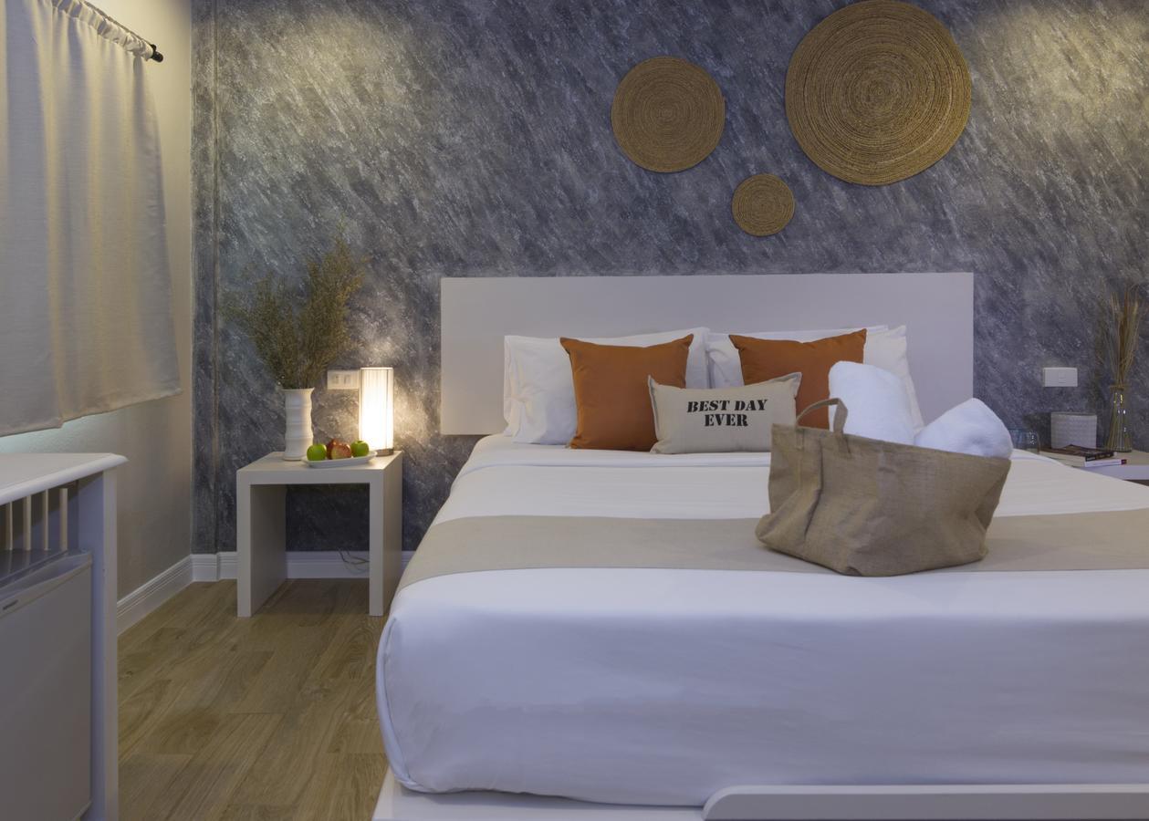 Let's Hyde & - Pool Hotel 4*