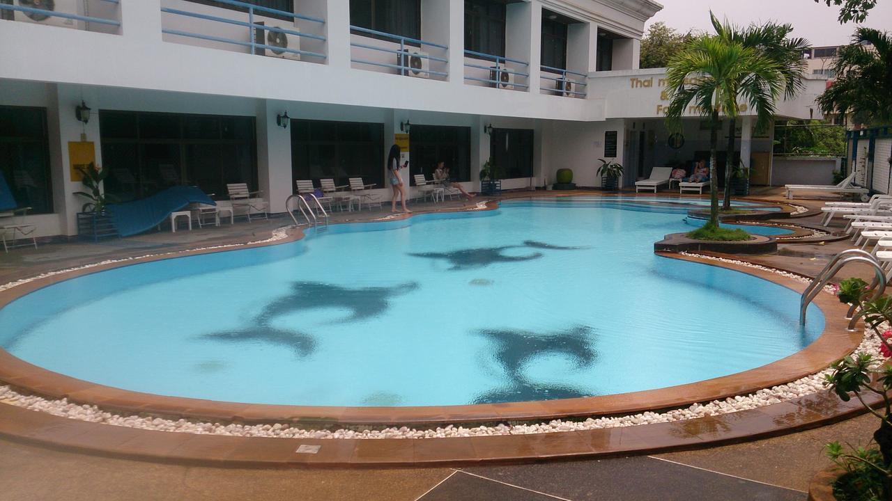 The Camelot Hotel 4*
