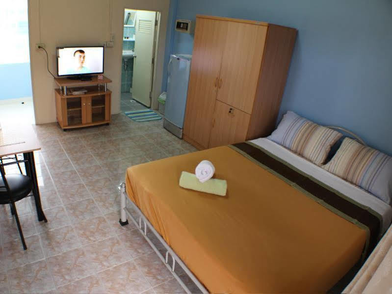 Oyo 838 Aromdee Hotel