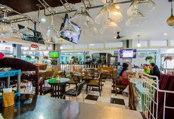 Sutus Court 5 Hotel