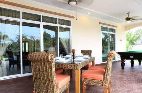 The Chase & Foxlea Villa *