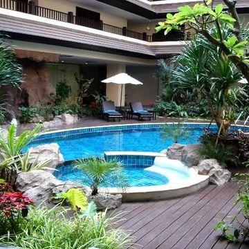 Nirvana Place Apartment *