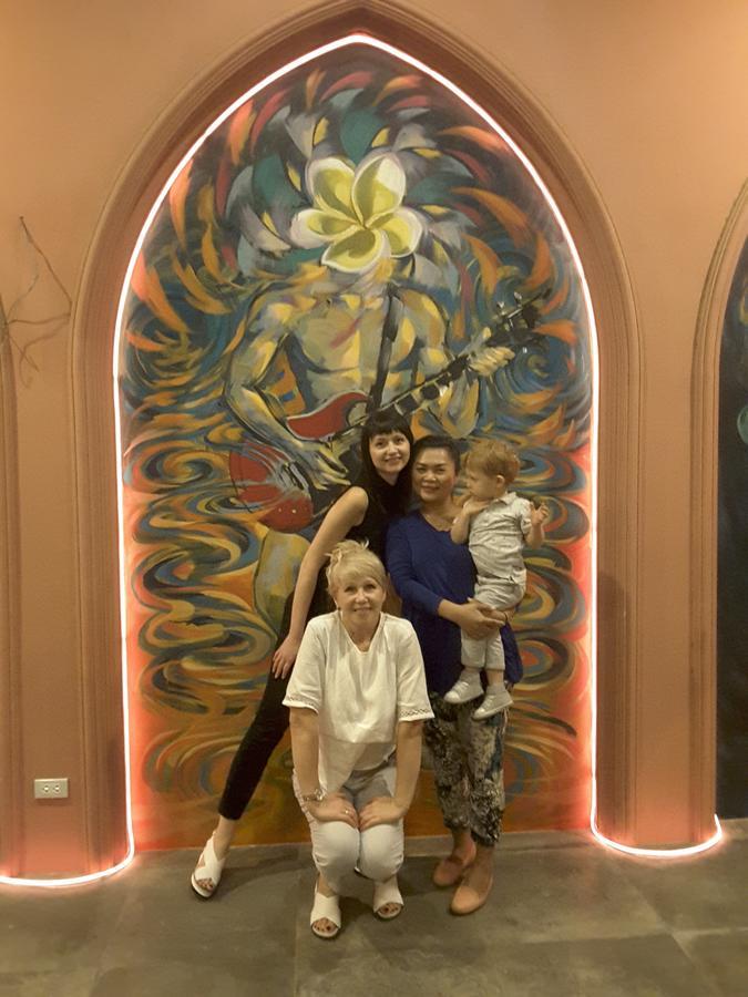 Bee Sleep & Nana Art Gallery * Pattaya