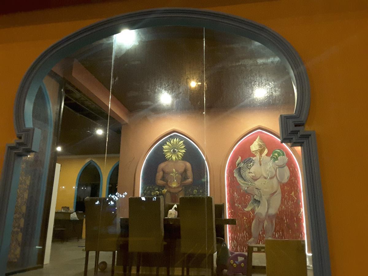 Hostel Bee Sleep & Nana Art Gallery *