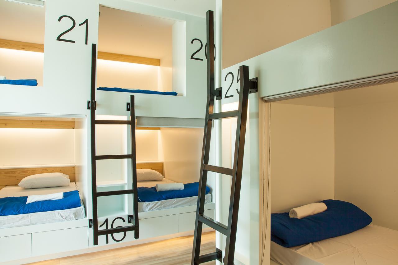 Travel Light Hostel *