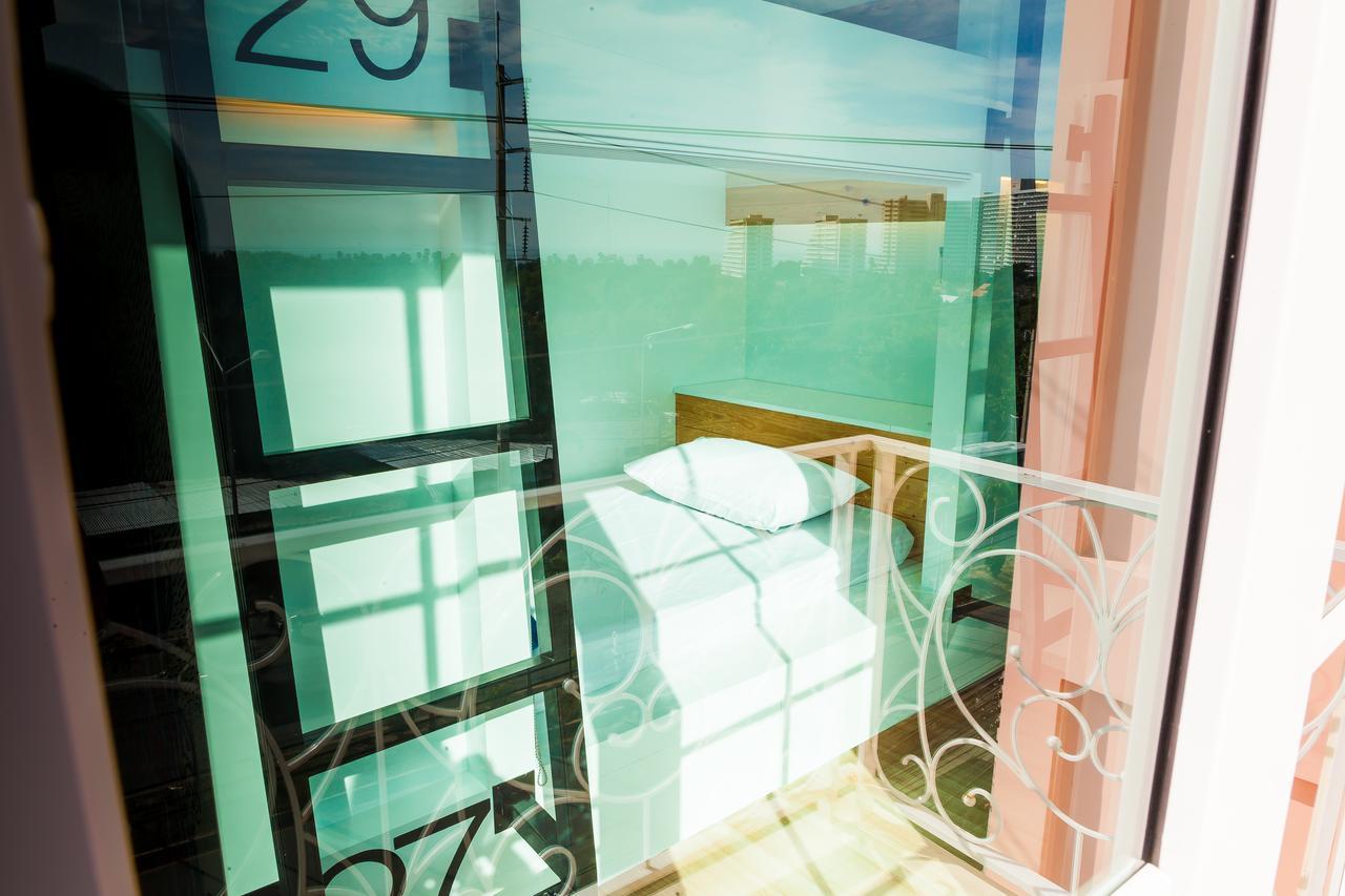 Travel Light Hostel